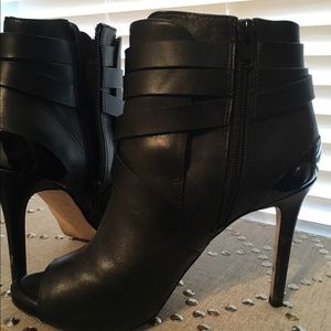 🎉Gianni Bini🎉Open toe booties