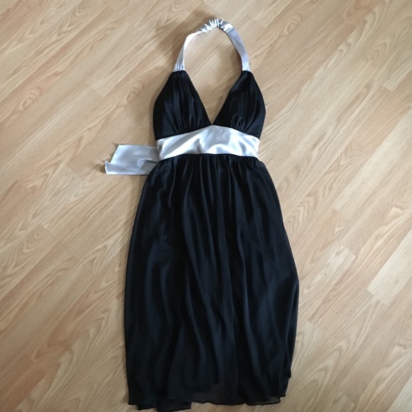 Halter nice dress💃🏻 - Picture 1 of 2