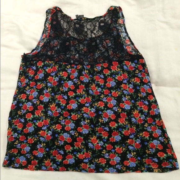 Forever 21 Floral Lace Back Shirt - Picture 3 of 3