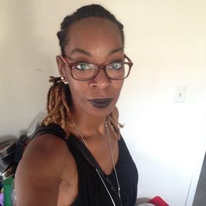 Meet your Posher, Dee