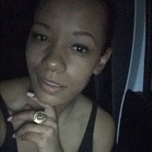 Meet your Posher, Davina