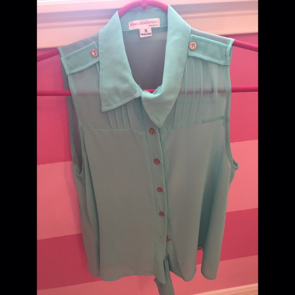 Agaci size small button down