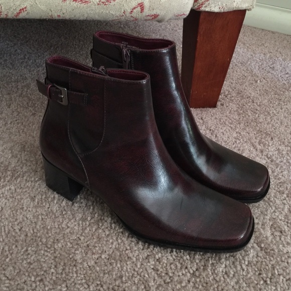 Liz Claiborne ankle booties (NWOT)