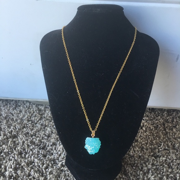 Pretty Blue Necklace - Picture 2 of 4