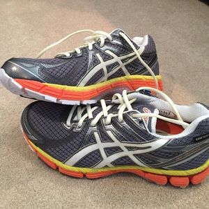 Women's new Asics sneakers GT-2000 size 8 1/2