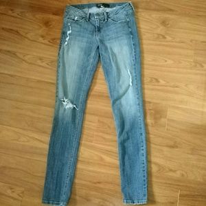 SOLD🚫Light Medium Wash Ripped Skinny Jeans