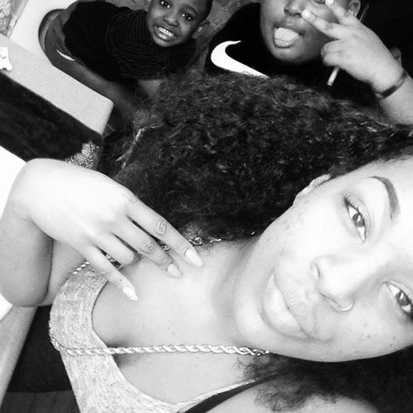 Meet your Posher, Tyra - Picture 2 of 2