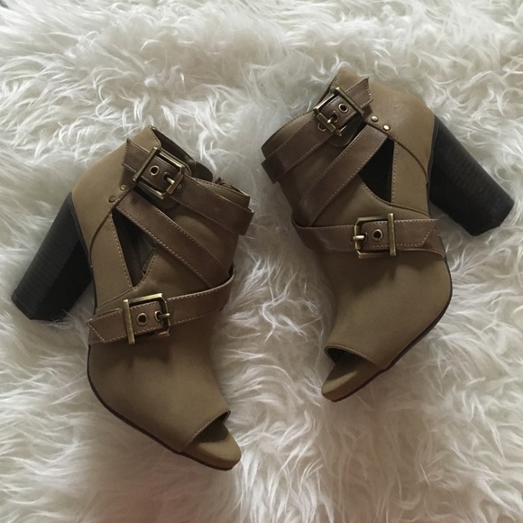 Shoes - Booties