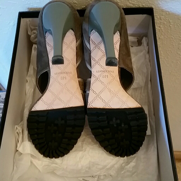 *HOST PICK 3/18/16* L.A.M.B. Sz 8 Gray Palma heels - Picture 3 of 4