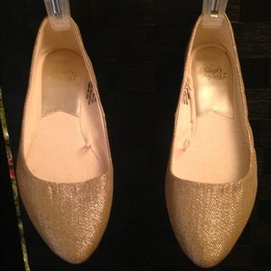Gold sparkle pointed toe flats