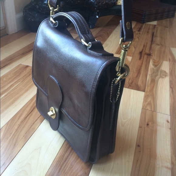 Pristine 5130 Chocolate Station Bag! ๐โผ๏ธ - Picture 2 of 4