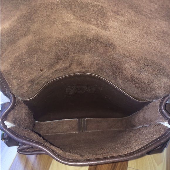 Pristine 5130 Chocolate Station Bag! ๐โผ๏ธ - Picture 3 of 4