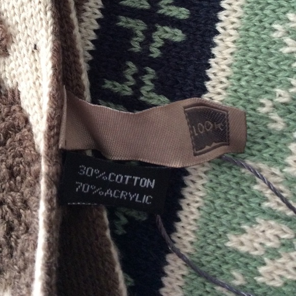 Festive Scarf - Picture 4 of 4