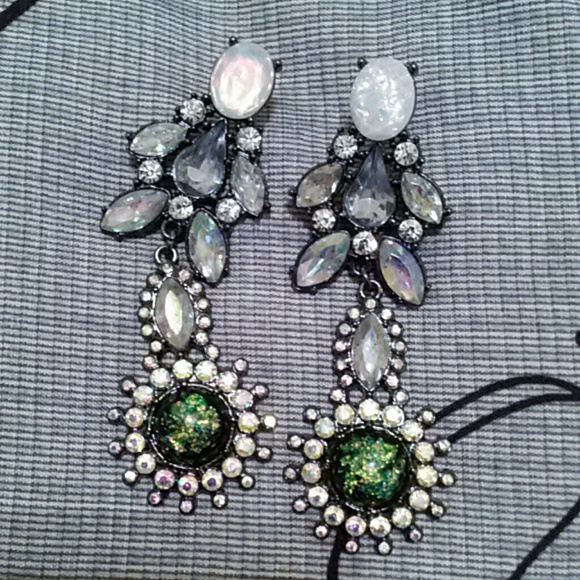 Beautiful dangle earrings!!