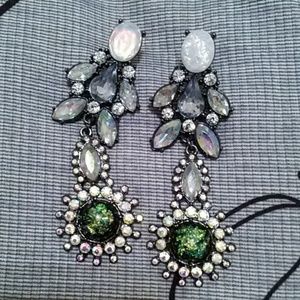 Beautiful dangle earrings!!