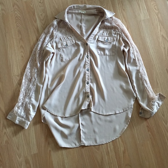 Cute tan laced on the arms blouse🙃 - Picture 2 of 3