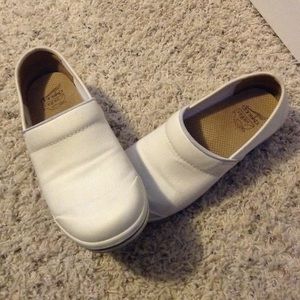 Size 41 vegan dansko shoes
