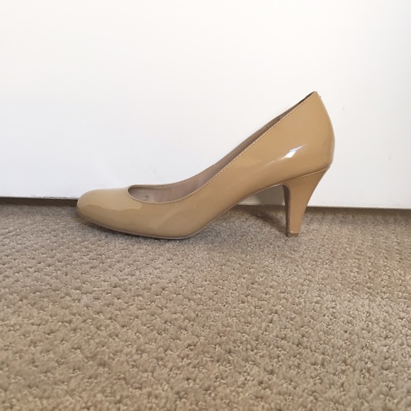 Tan Steve Madden Pumps