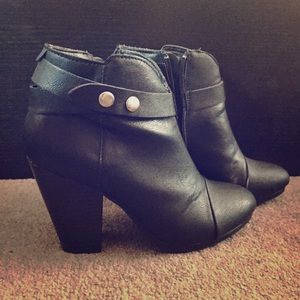 Black Ankle Boots Size 8 - a.n.a