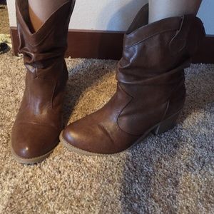 Super cute light brown boots size 8!
