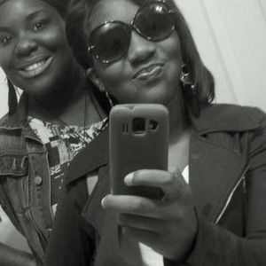 Meet your Posher, Rayon nakia