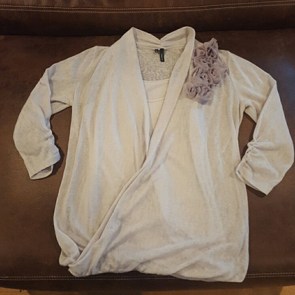 Grey shear 3/4 length flower shirt