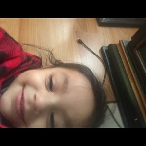 Meet your Posher, Claudia