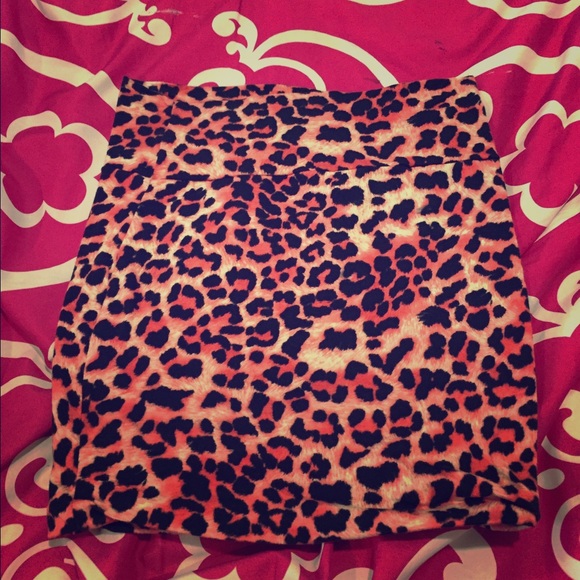 Forever 21 cheetah mini skirt