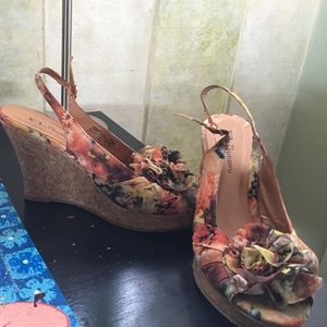 Cute flower pattern wedges (offers welcome)