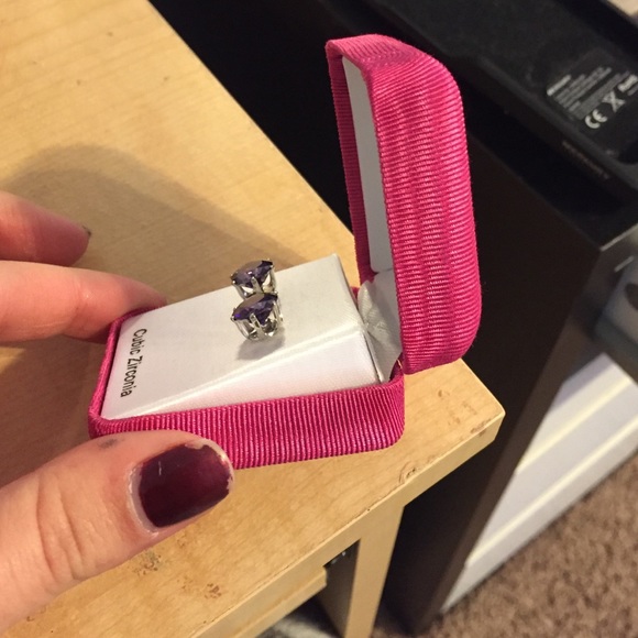 Purple earrings - Picture 2 of 3