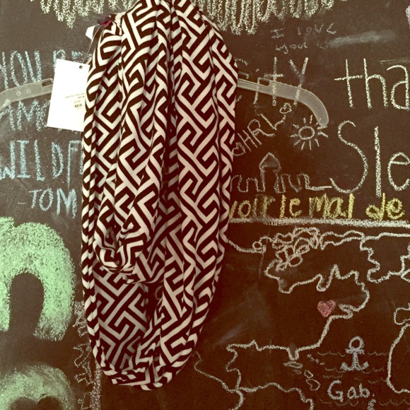 Black and white scarf