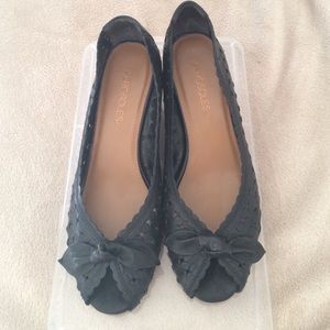 Aerosoles Black, peep toe wedges.
