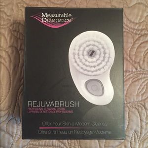 Measurable Difference pro cleansing facial brush