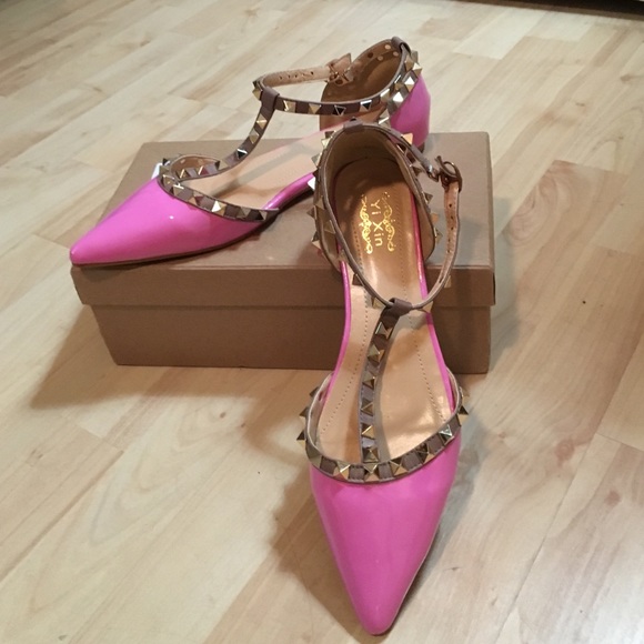 🎀 NWB Pink Studded Flats