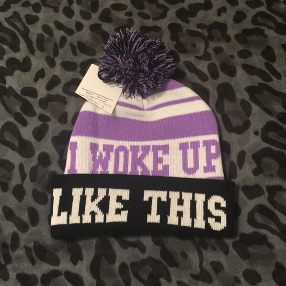 Accessories - PRICE DROP‼️🤑✨NWT FLAWLESS POM-POM SKULLY✨