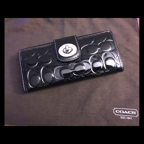 100%Authentic preowned coach wallet $89 - Picture 1 of 4