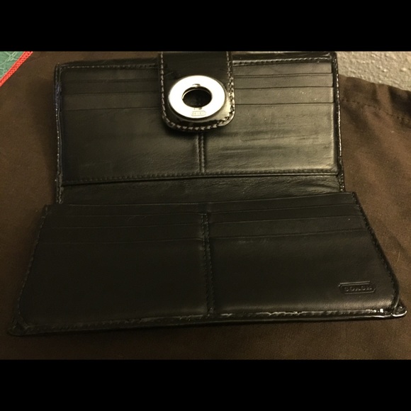 100%Authentic preowned coach wallet $89 - Picture 3 of 4