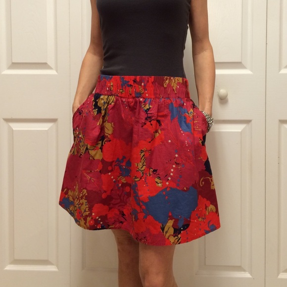 Dresses & Skirts - Floral print skirt size L