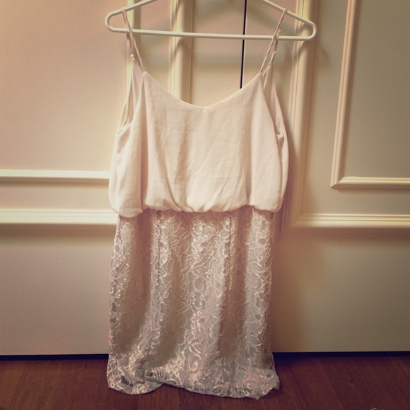 Lace dress xs