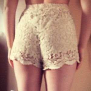 IRIS LA HIGH WAISTED SHORTS 💋