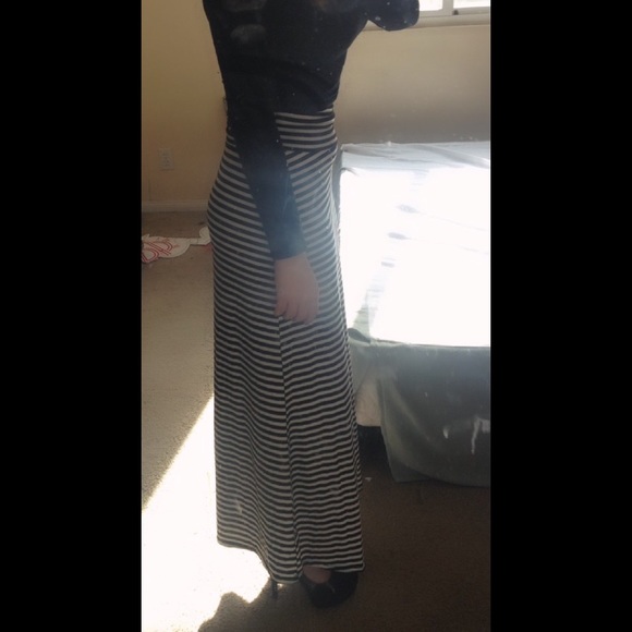 BLACK STRIPED LILY WHITE MAXI SKIRT 💜