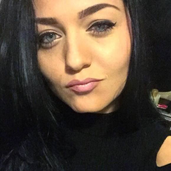Meet your Posher, Iulia - Picture 1 of 1