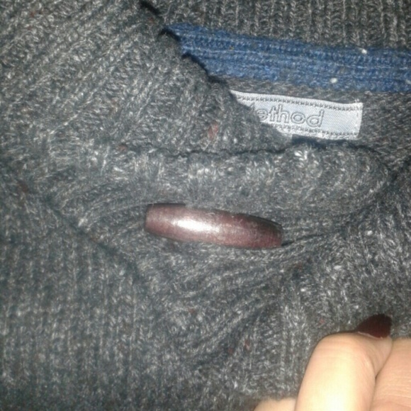 Men's Color block toggle closure sweater - Picture 3 of 4