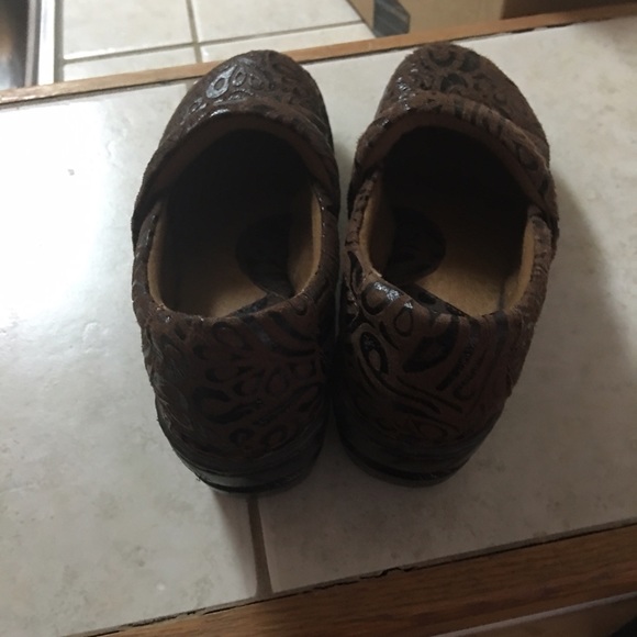 Clogs - Picture 3 of 4