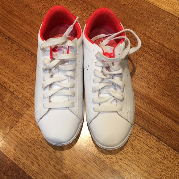 Nike tennis shoes. Size 6.