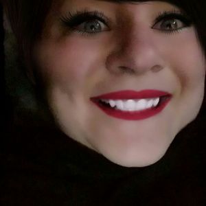 Meet your Posher, Crystal