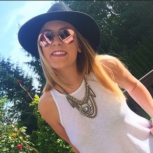 Meet your Posher, Greer