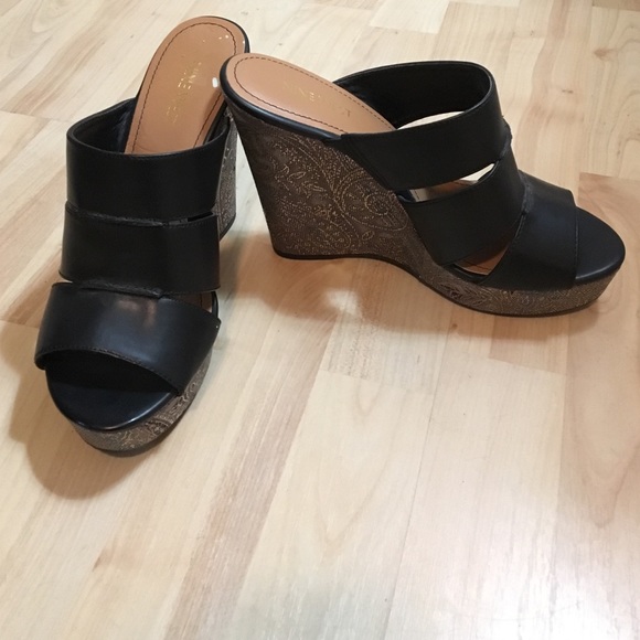 Black Wedges