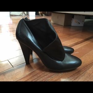 dark brown leather coach Alexandria heels size 7.5