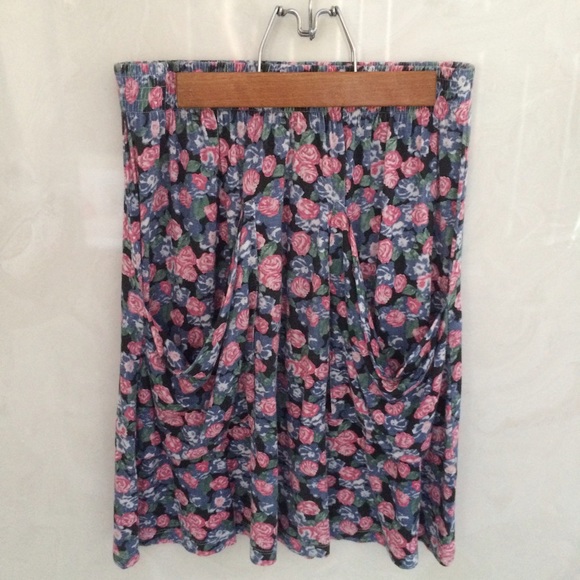 Floral pocketed skirt